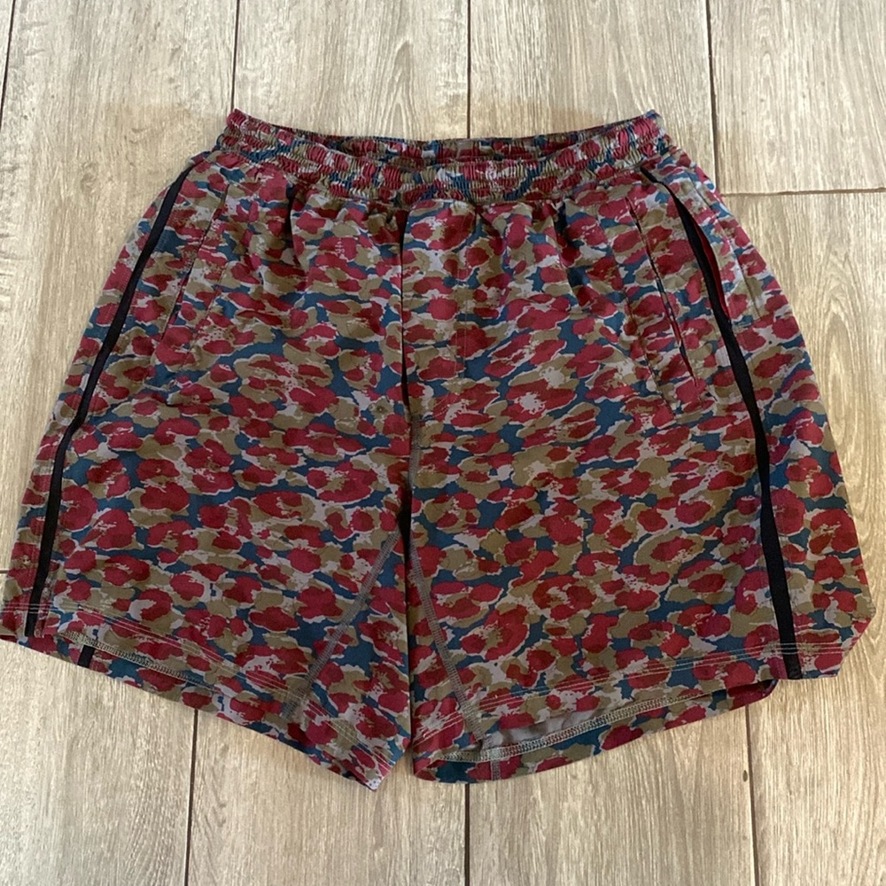 Men’s Lululemon Lined Shorts, Size M